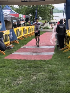 Fabio Giancristofaro vince il Triathlon medio di Candia Canavese.